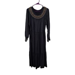 Ladies Universal Thread L black maxi dress, w pockets, stretchy neck and cuffs.